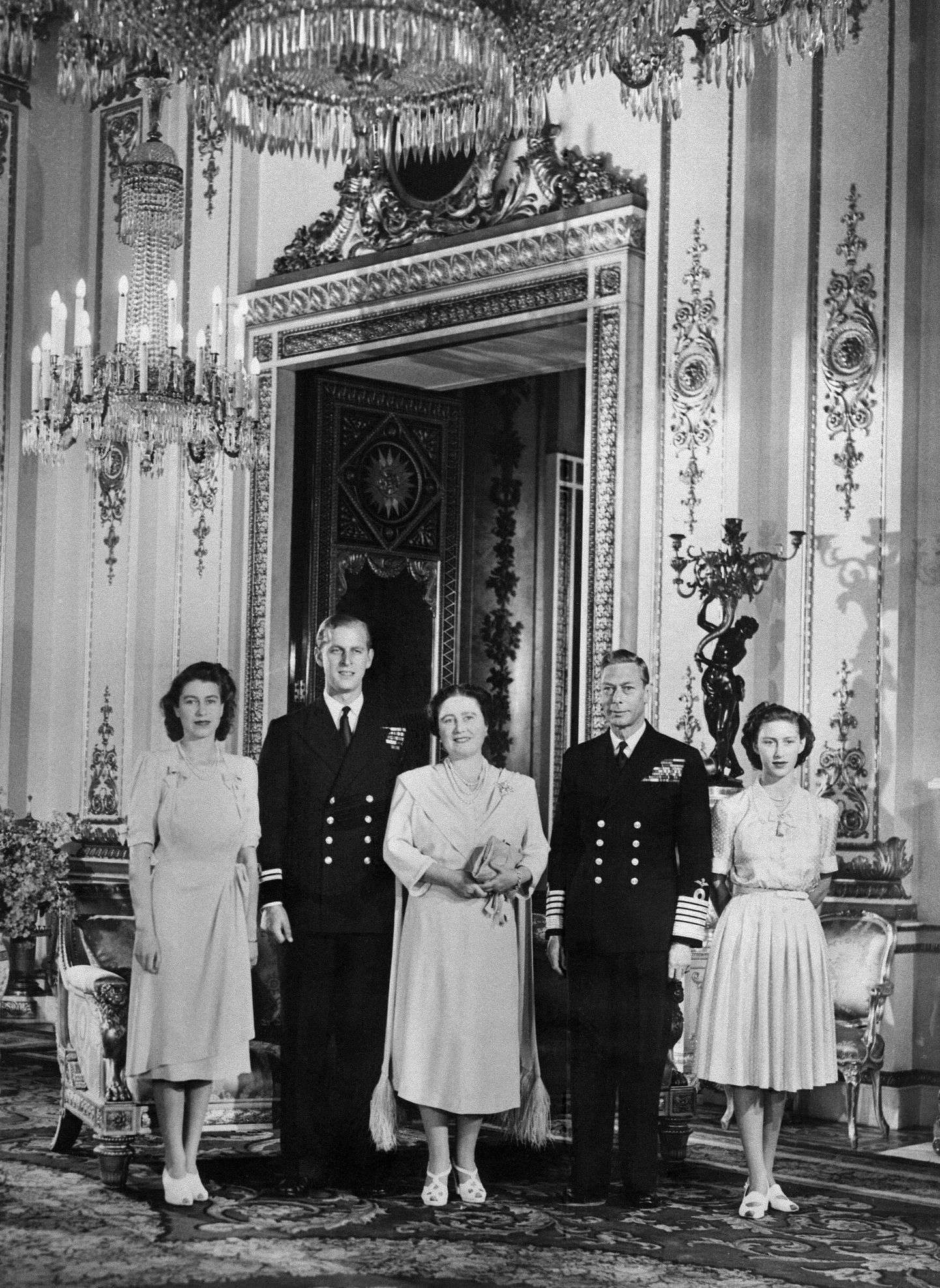 9. juuli 1947. Printsess Elizabeth, Philip Mountbatten, tulevane kuninganna ema, kuningas George VI ja printsess Margaret Buckinghami palees