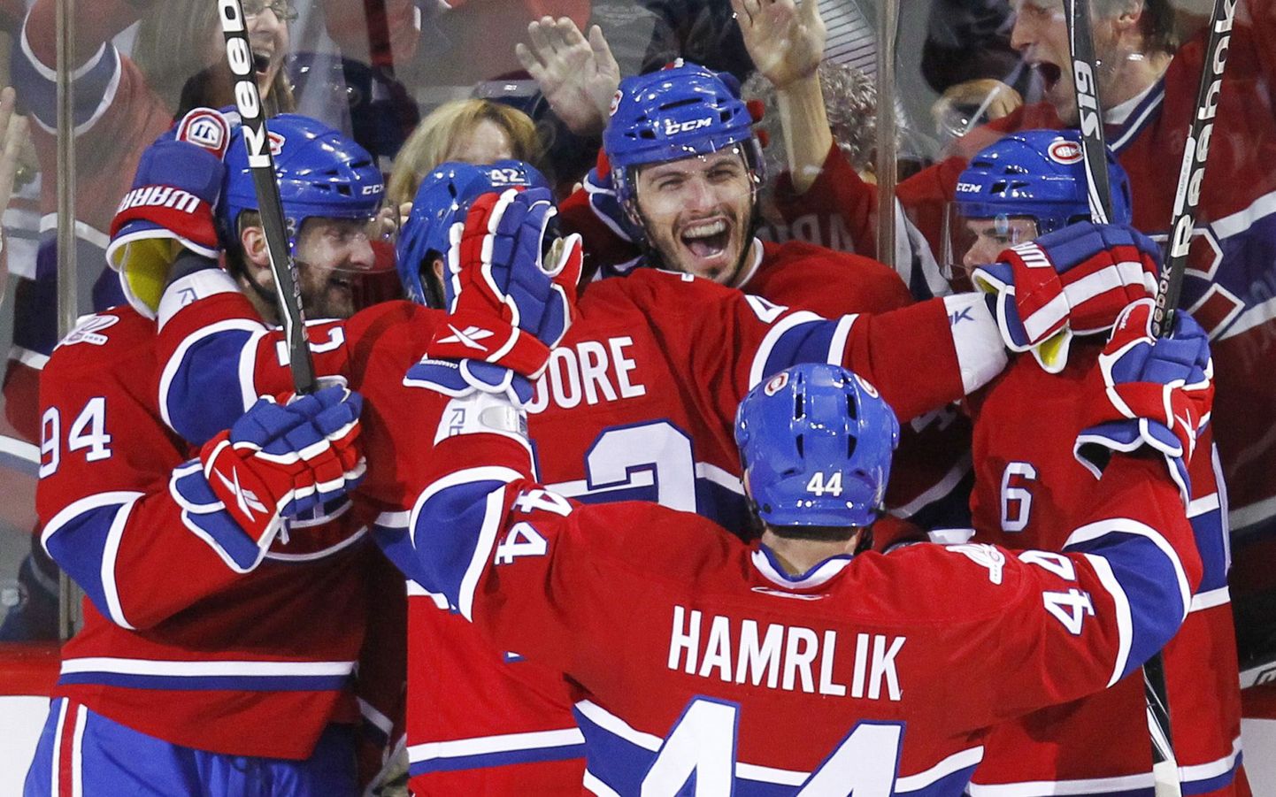 Montreali mängijad rõõmustavad võidu üle.