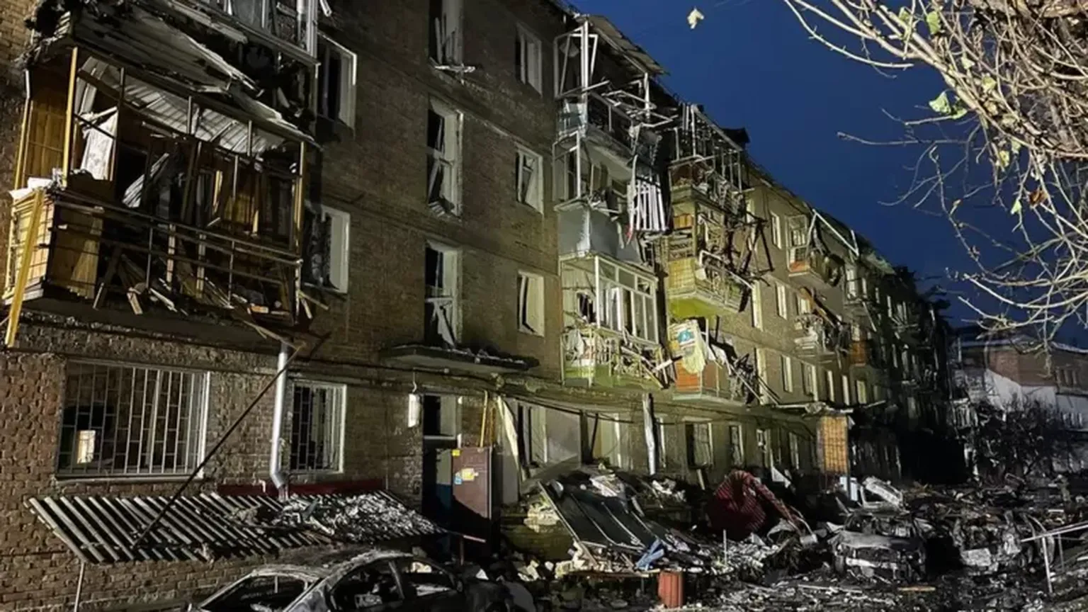 Глава Киевской областной военной администрации опубликовал фото разрушенного дома в Вышгороде, северном пригороде Киева