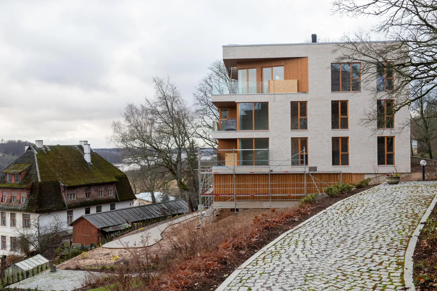 Oru tänav 21a korterelamus on saadaval kaks Viljandi kalleimat korterit.