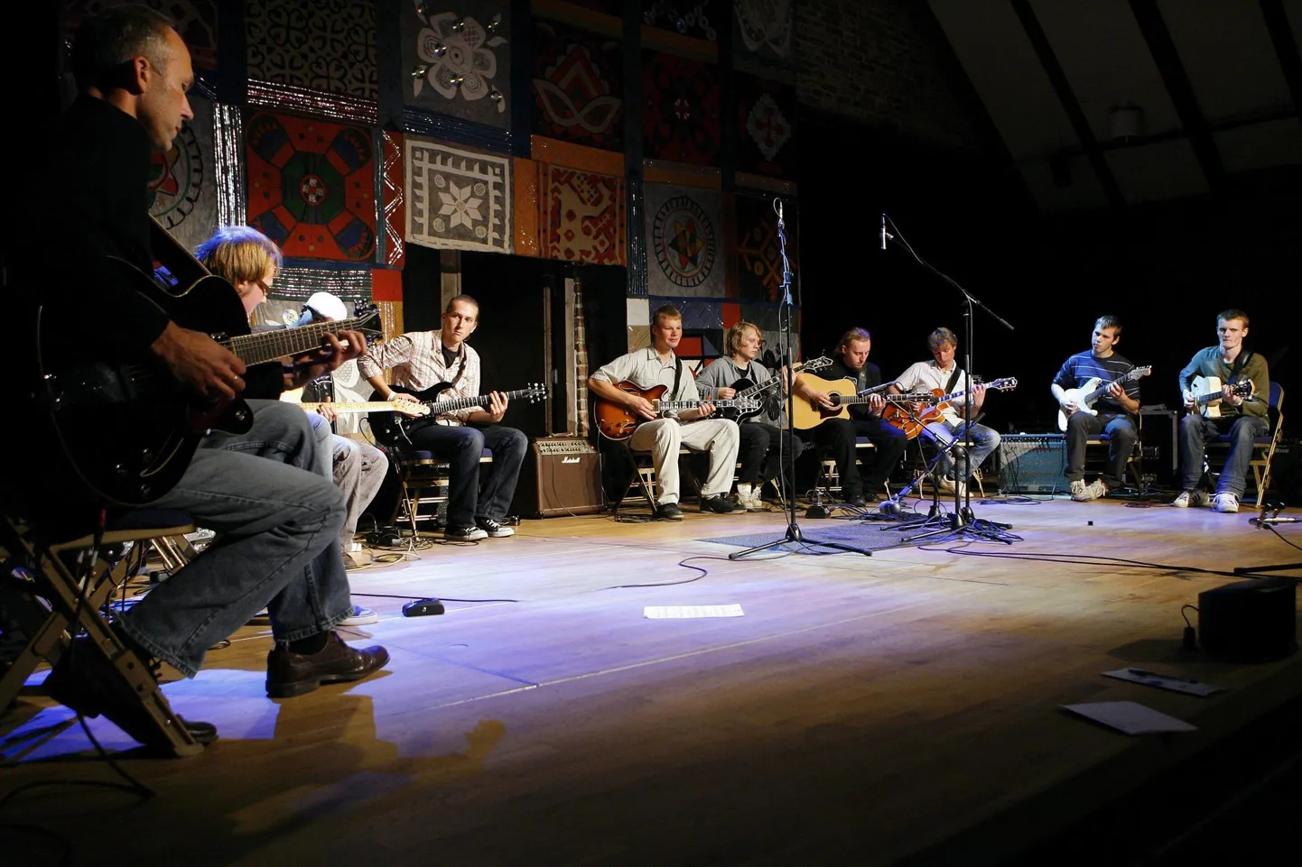 Viljandi kitarrifestivali tarbeks tuli kokku kitarriorkester.