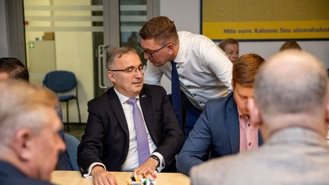 ANALÜÜS ⟩ Kristen Michal ikkagi pidi valitsusremondi tegema