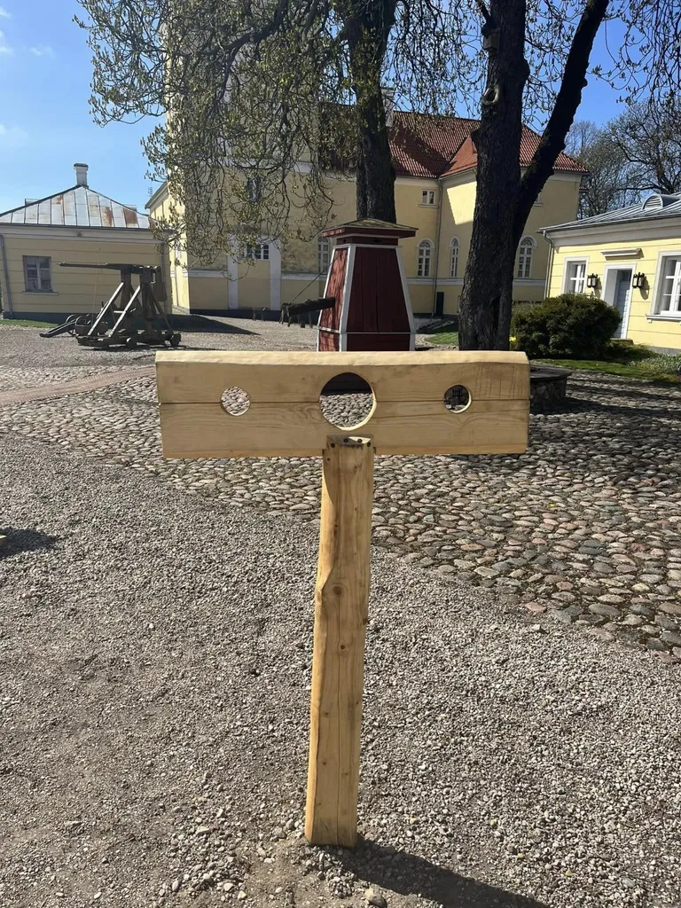Sieksta Ventspils muzeja Livonijas ordeņa pils pagalmā