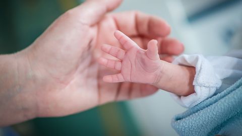 Рождаемость в Латвии продолжает снижаться: новые данные ЦСУ