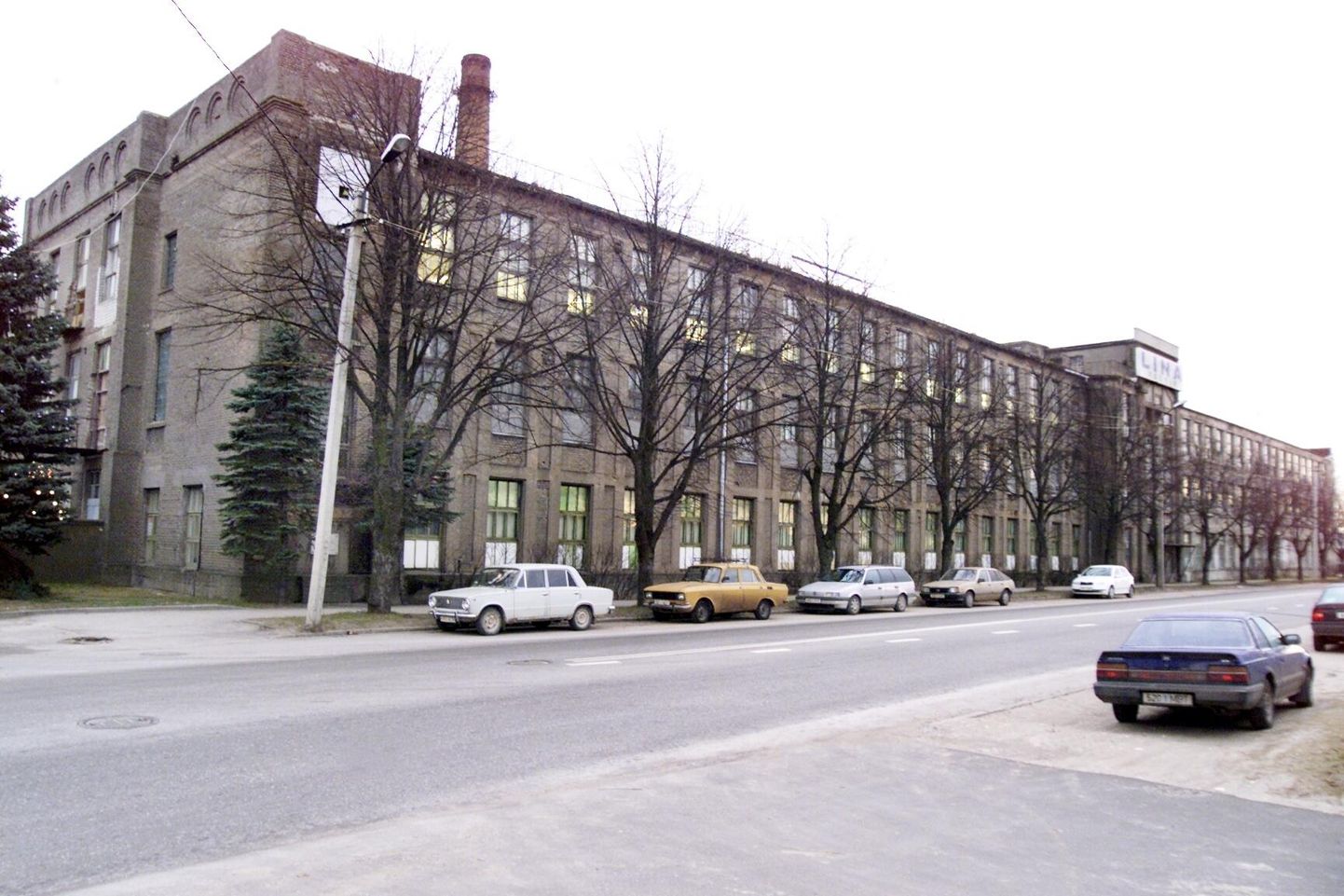 1922. aastal valminud Pärnu linavabriku tootmishoone 17. detsembril 2003.