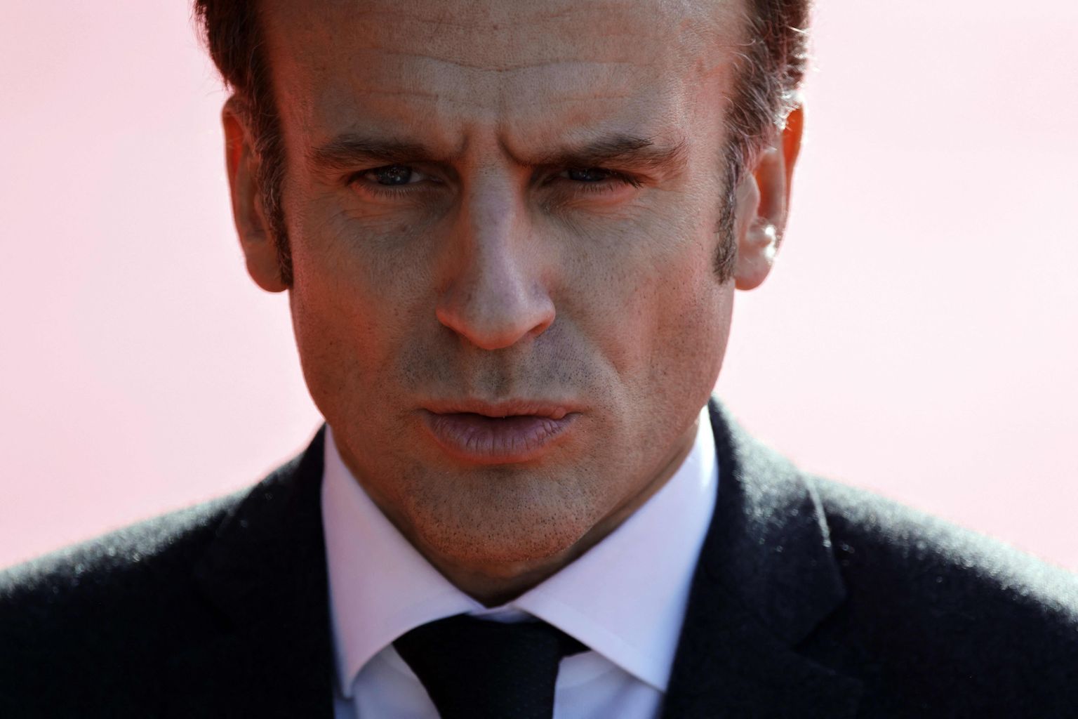 Prantsuse president Emmanuel Macron esineb avaldusega Albaanias Tiranas 6. detsember 2022.