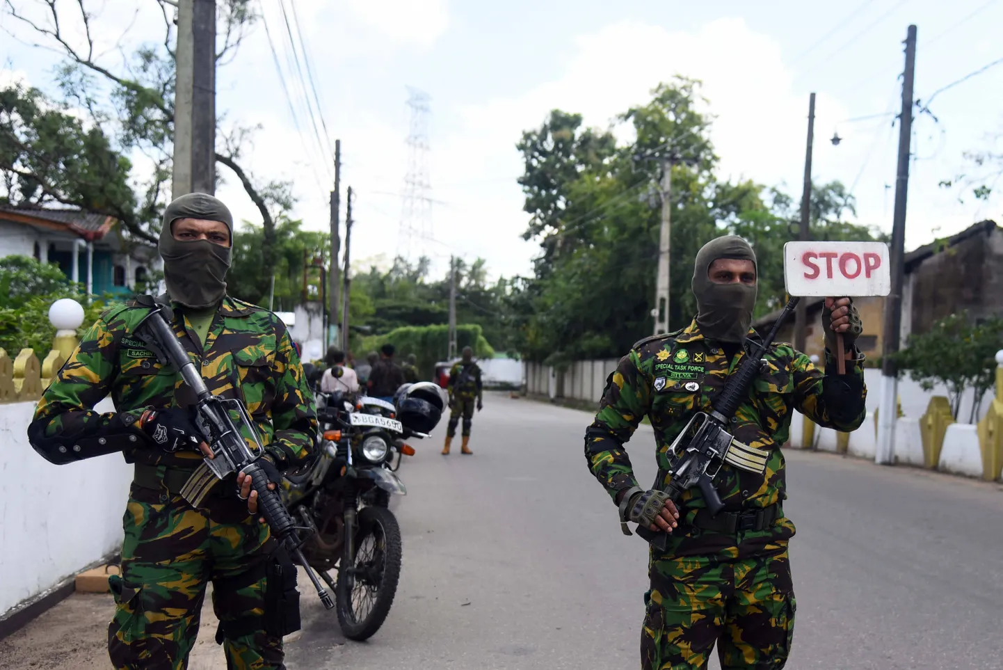 Sri Lanka politsei eriüksus tegutsemas narkovastases operatsioonis Colombos.
