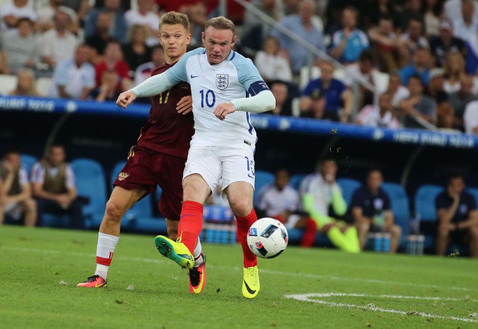 Wayne Rooney Inglismaa koondise eest mängimas.