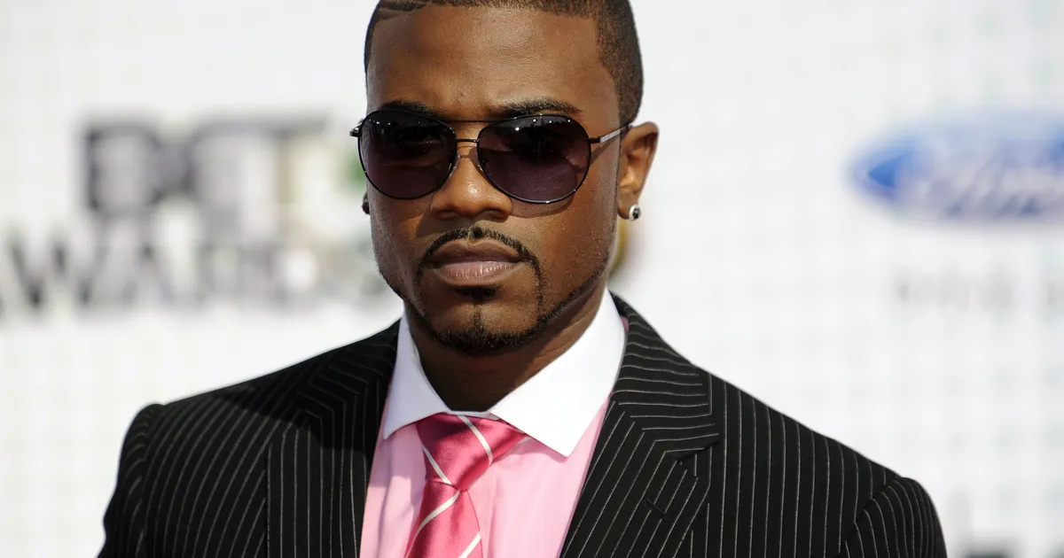 Мен оны жұлқылап жатқанда ұстап алып, көмектестім