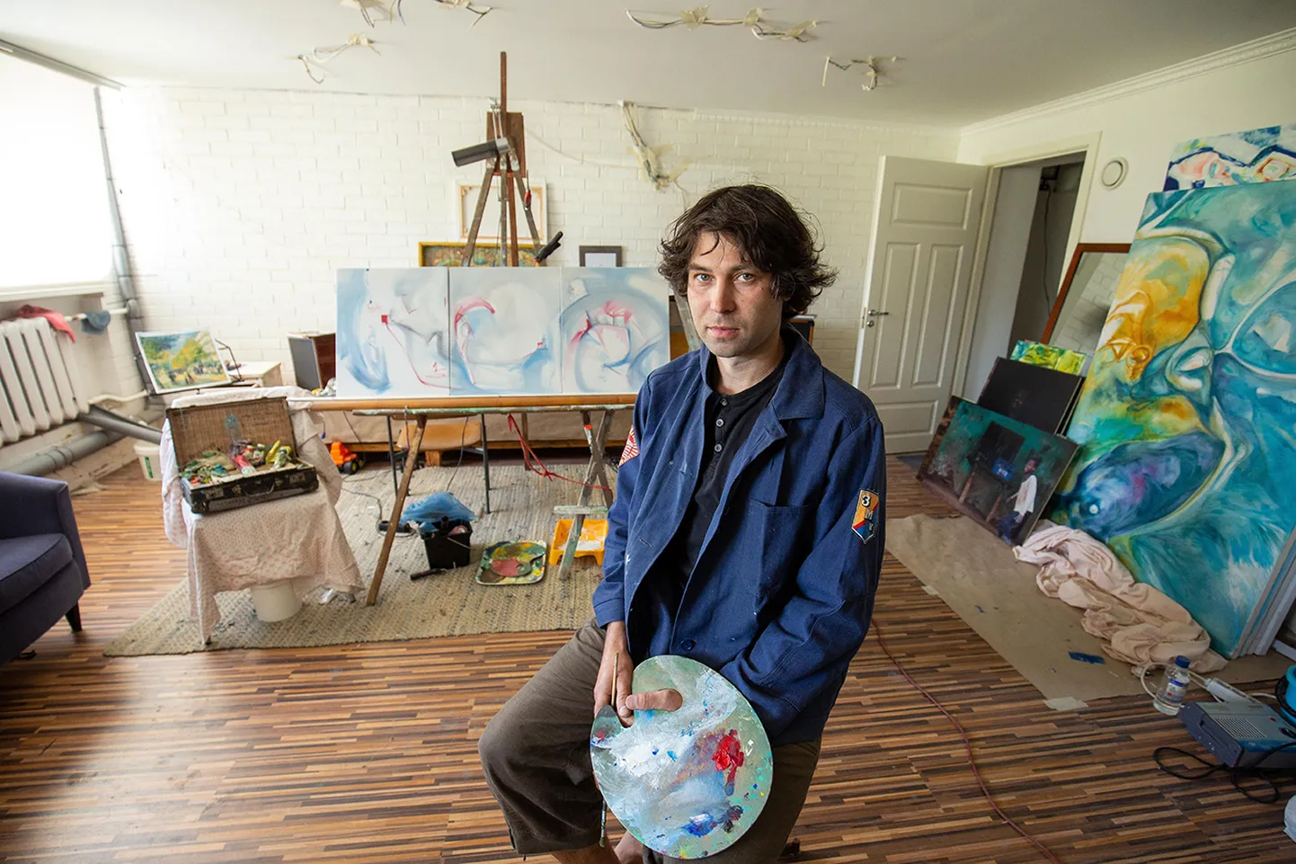 Kristjan Juusu kunst sünnib linna servas paiknevas stuudios.