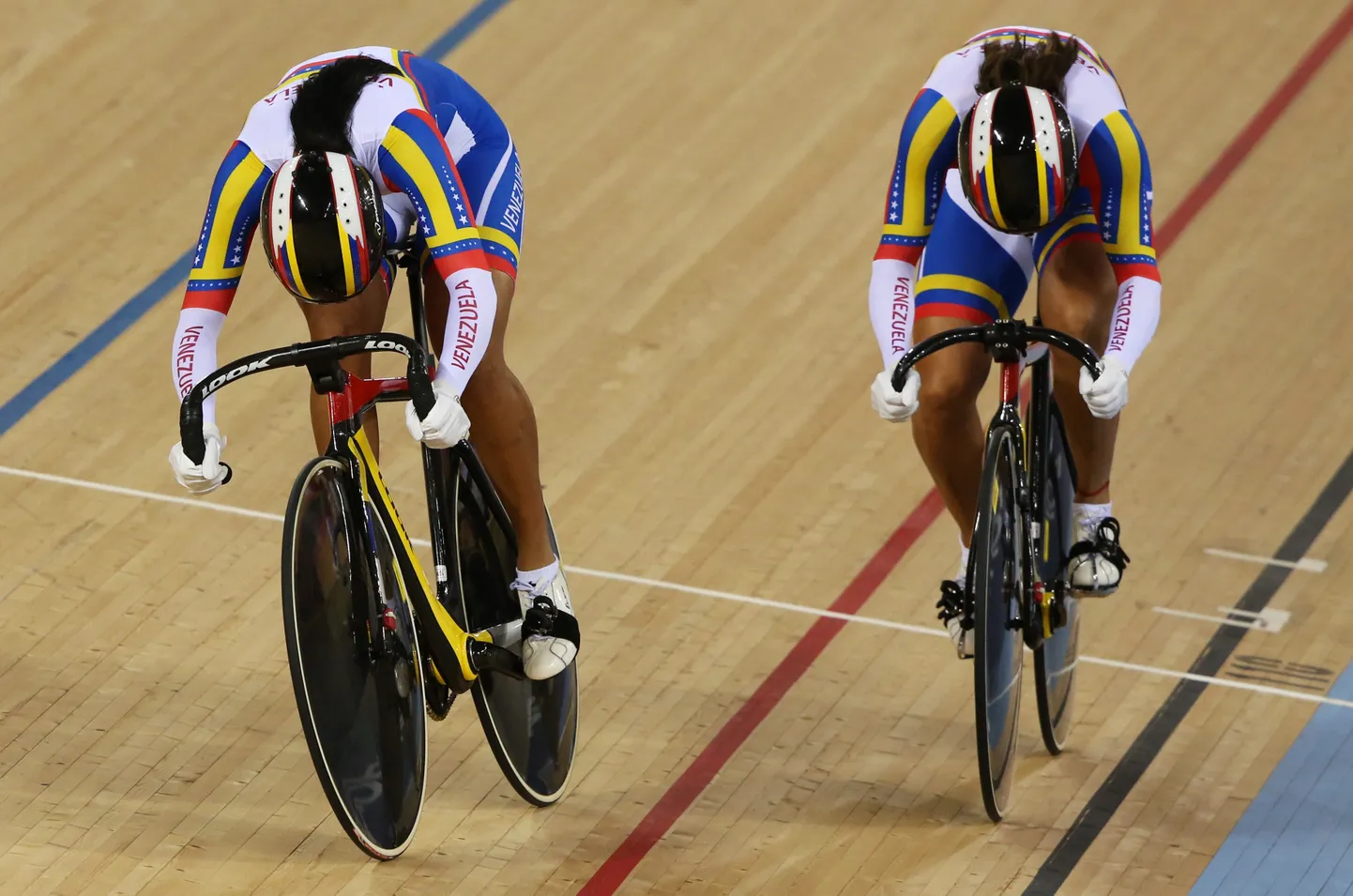 Venezuela sportlased Daniela Grelui Larreal ja Mariaesthela Vilera. Londoni olümpiamängud, 2. august 2012.