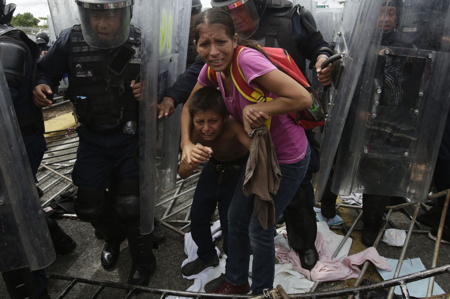 Hondurasas migranti uz Meksikas robežas