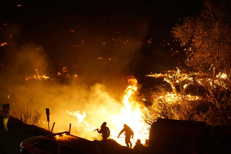 California maastikupõlengu kustutustööd