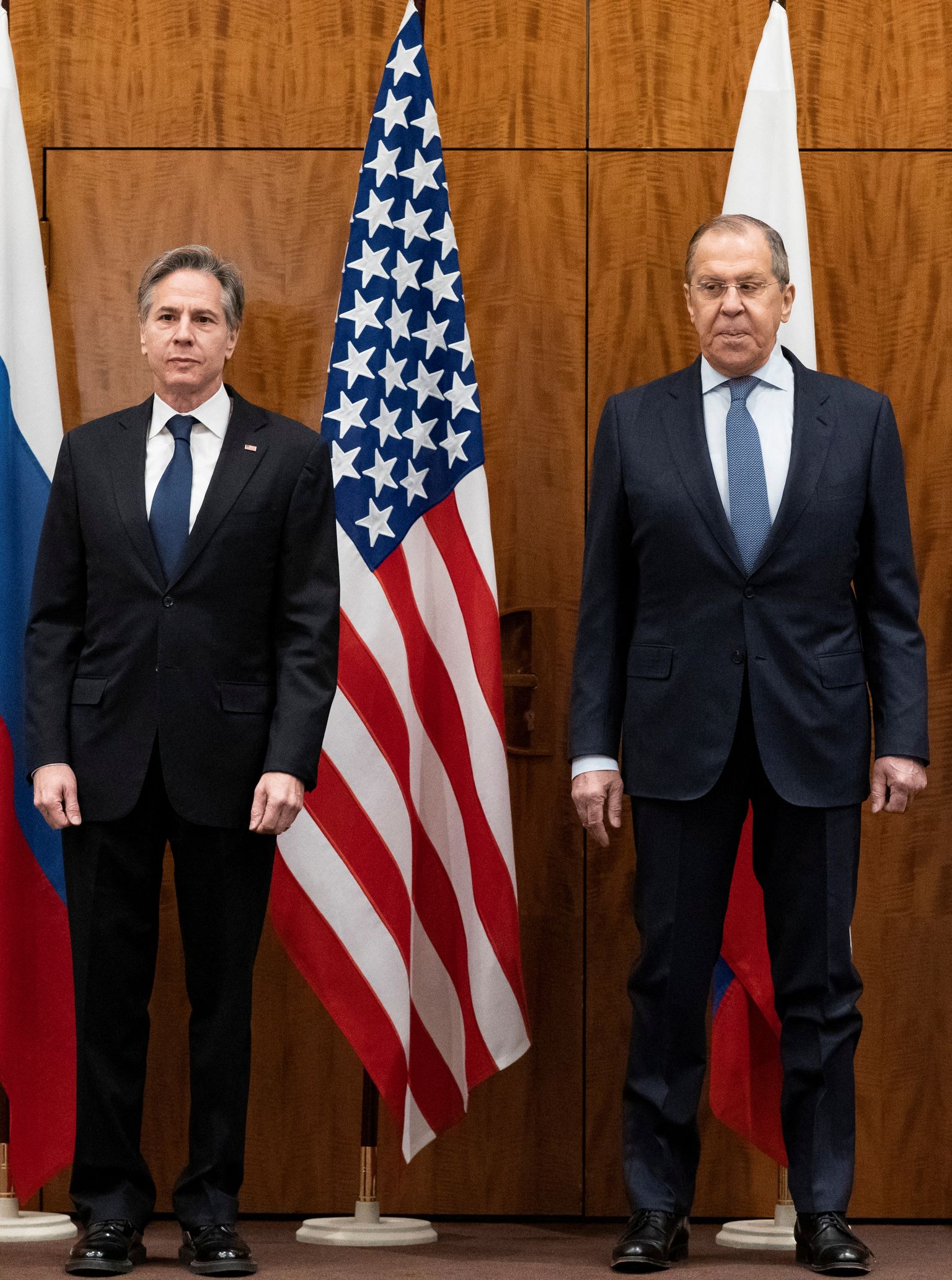 USA välisminister Antony Blinken (vasakul) ja Venemaa välisminister Sergei Lavrov Genfis enne läbirääkimisi 21. jaanuar 2022.