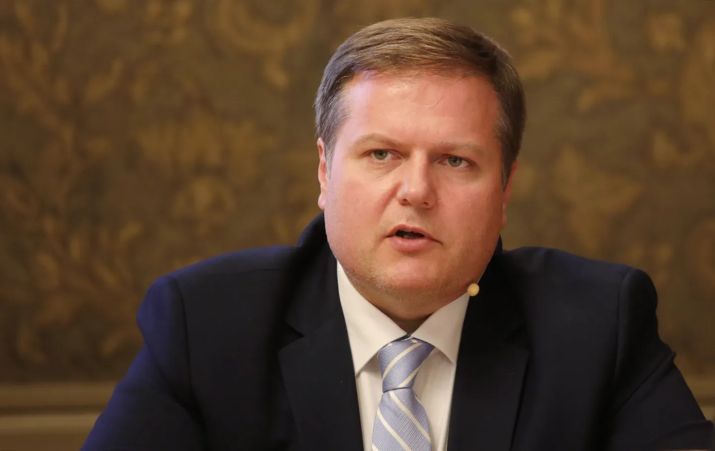 Latvijas Bankas eksperts: Nevar pieļaut valsts parāda palielināšanos pa ...