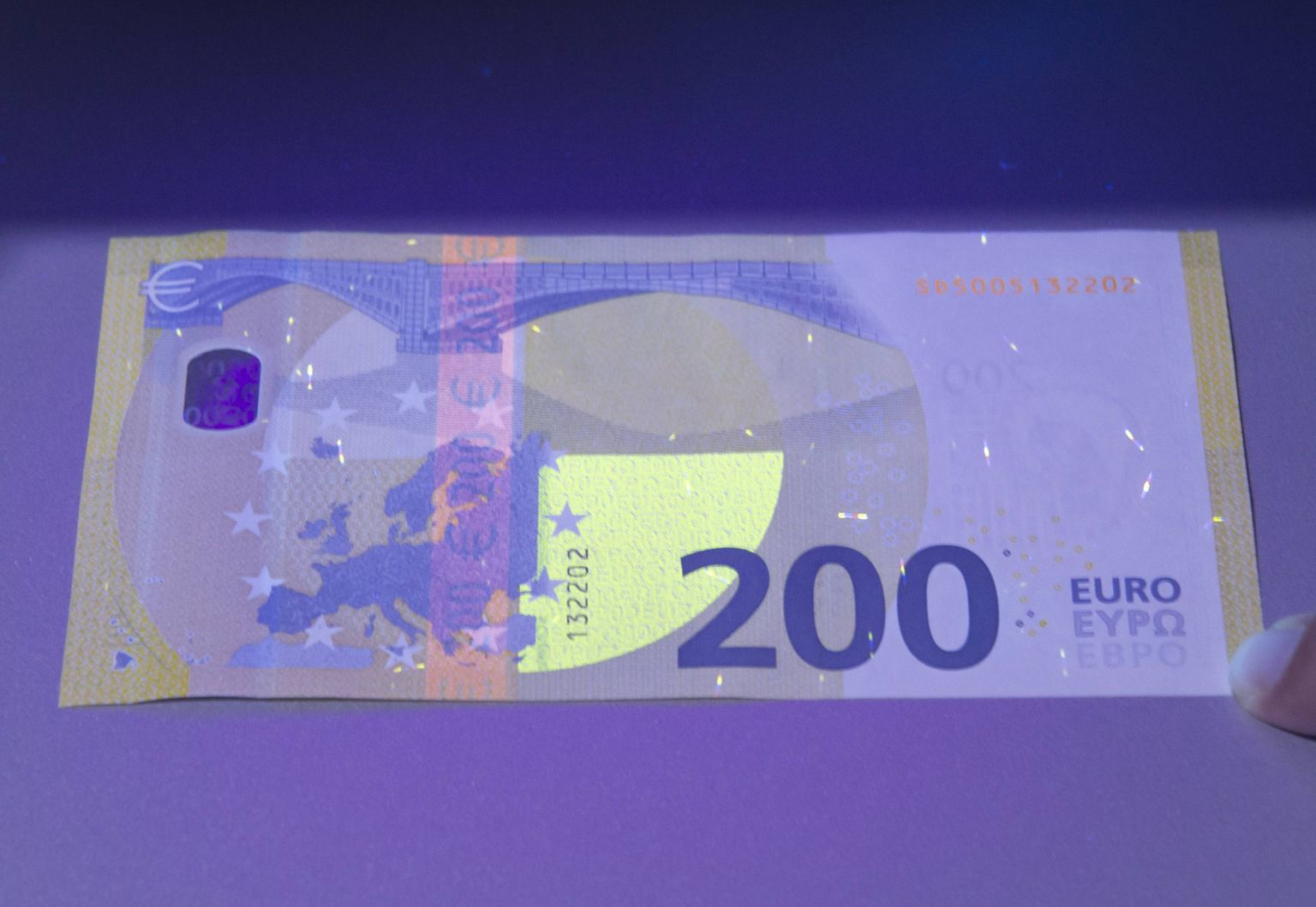 200 eurone.