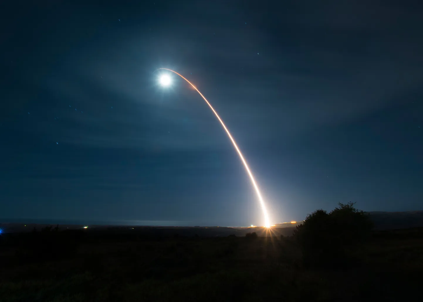 Raketikatsetus. Pilt on illustreeriv.
