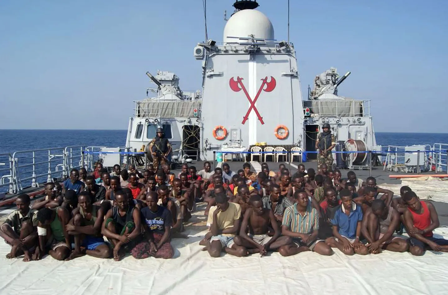 Арестованные сомалийские пираты. Иллюстративный снимок