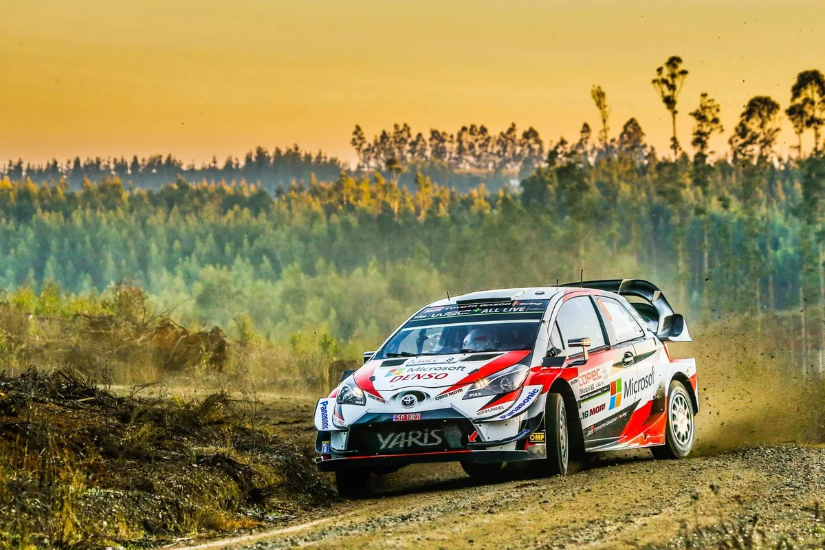 Ott Tänak ja Martin Järveoja Tšiili ralli võidu poole kihutamas.