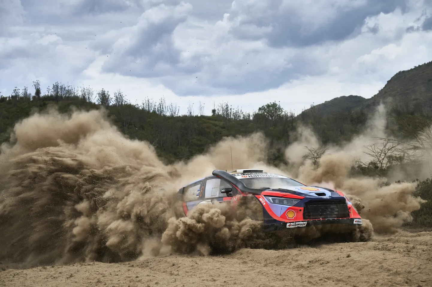 Ott Tänak Keenia ralli testikatsel. Foto on illustreeriv.