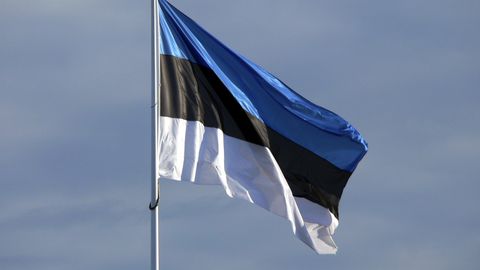 Сегодня в Эстонии вывешены государственные флаги