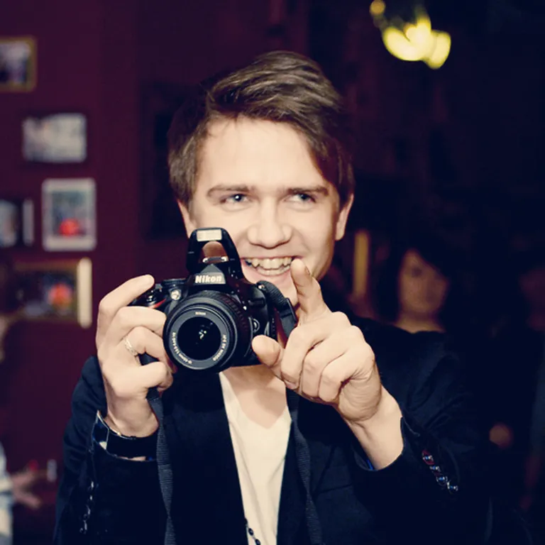 Nikolajs Puzikovs prezentācijā iejutās fotogrāfa lomā