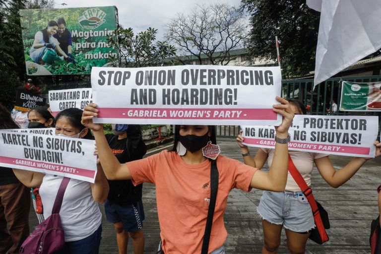 Kõrgete sibulahindade vastu protestijad Manilas valitsushoone juures 16. jaanuaril 2023
