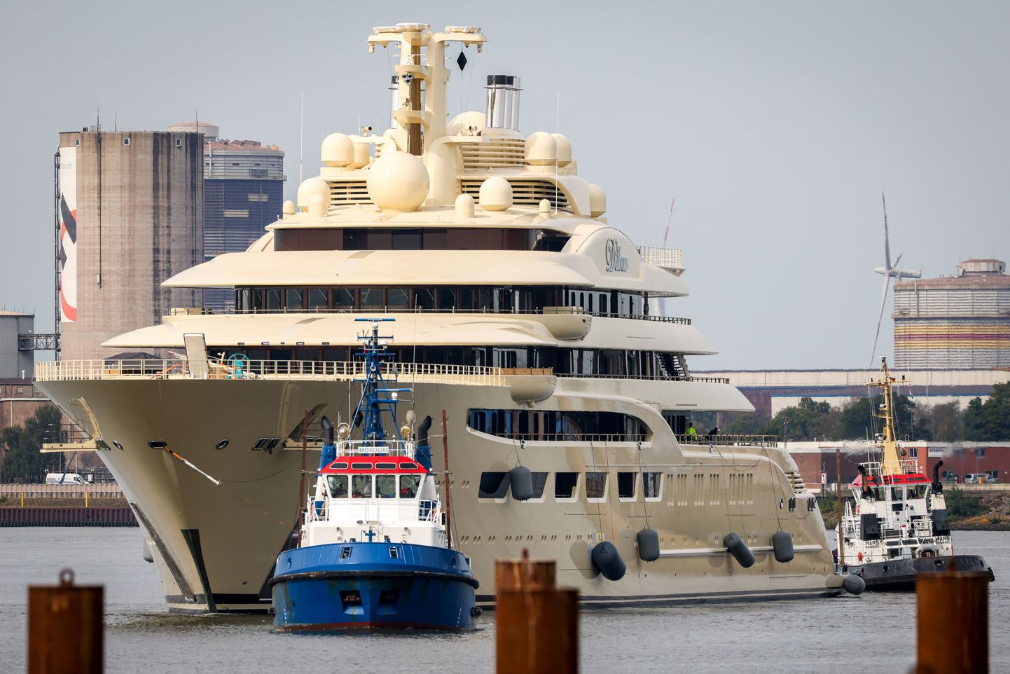 В Германии конфисковали яхту российского миллиардера Алишера Усманова