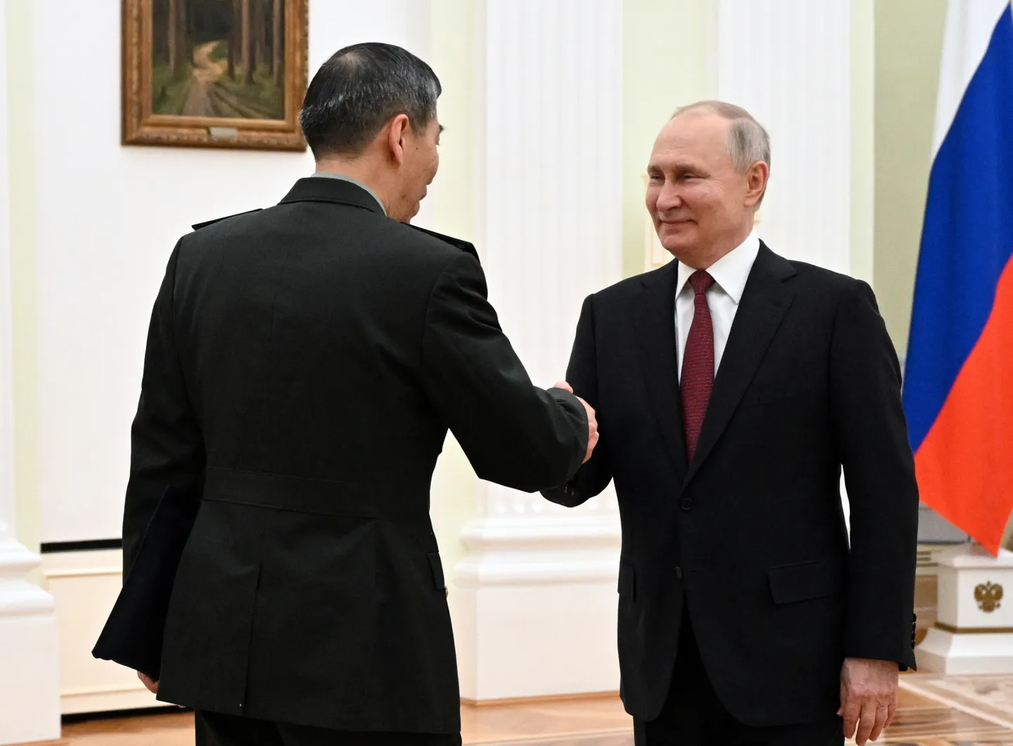 Venemaa president Vladimir Putin kohtus Moskvas Hiina kaitseministri Li Shangfuga.