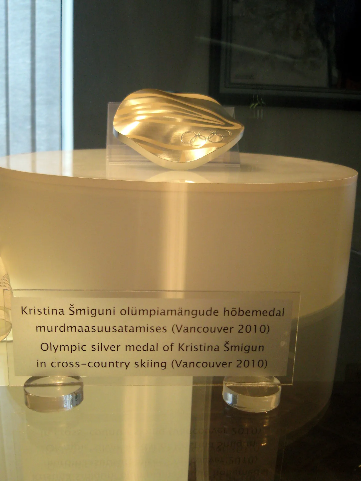 Kristina Šmigun-Vähi hõbemedal spordimuuseumis.