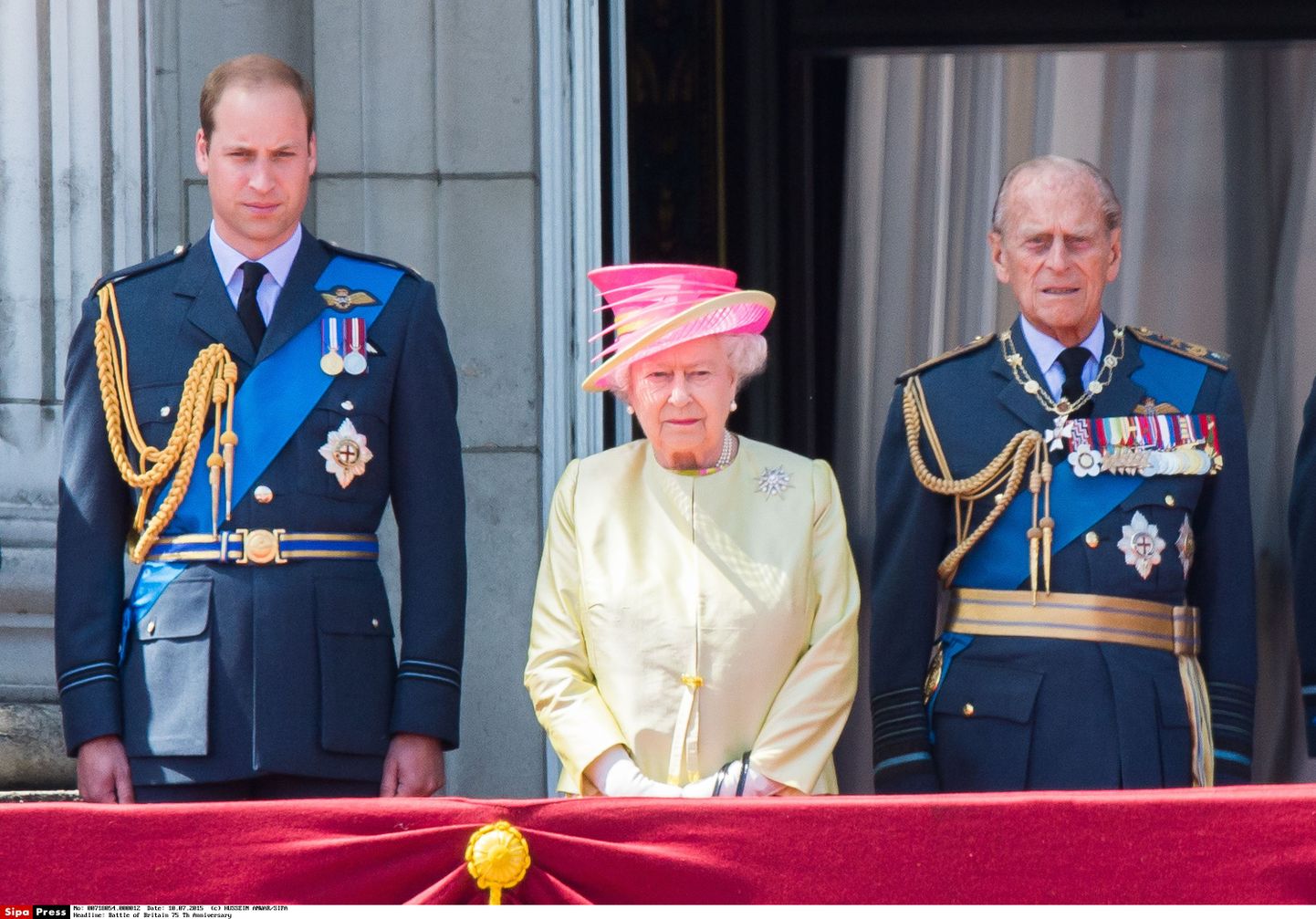 Королева Елизаветы II с супругом Филиппом и принц Уильям