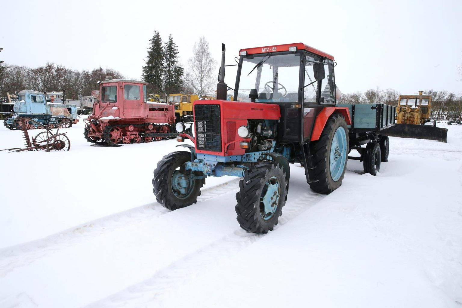 Eetilistel kaalutlustel põllumees juba olemasolevat tehnikat välja vahetama ei hakka, küll aga on lõpetatud masinate tarnimine agressorriikidest. Fotol olev Belaruss asub põllu­majandusmuuseumis.
