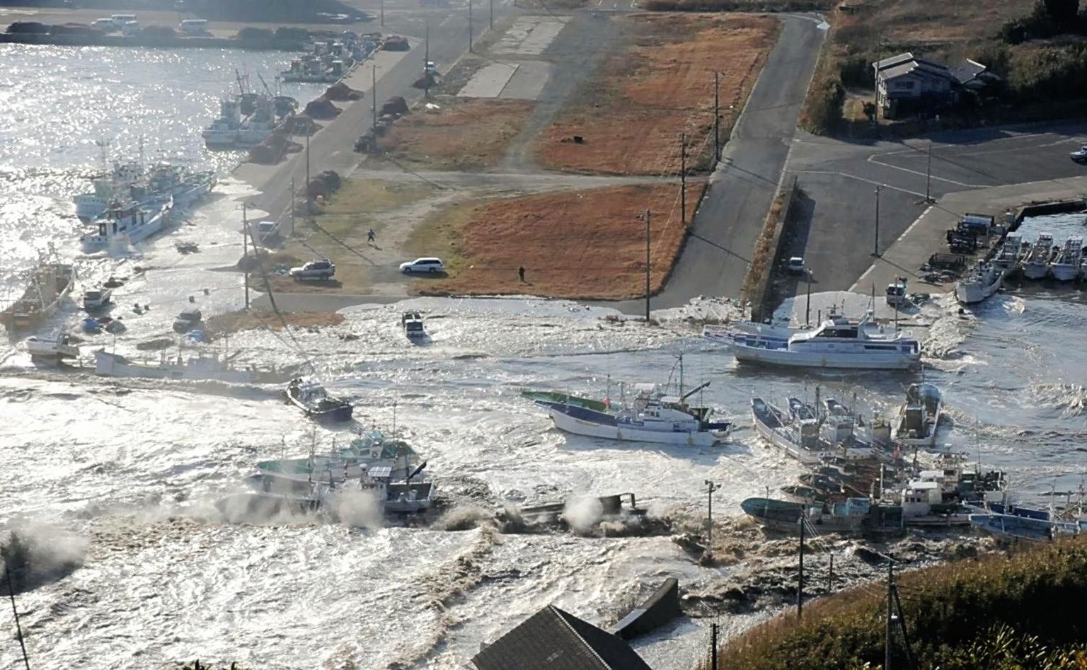 Jaapani kirde- ja kaguosa tabas 11. märtsil 2011 maavärin, mis tekitas võimsa tsunami. Looduskatastroofis hukkus ligi 16 000 inimest