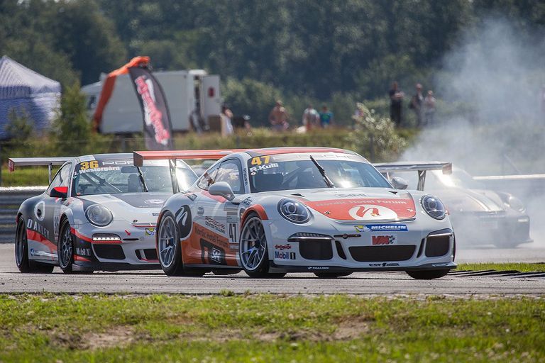 Porsche Cupi võistlussõidu start. FOTO: Rauno Kais.