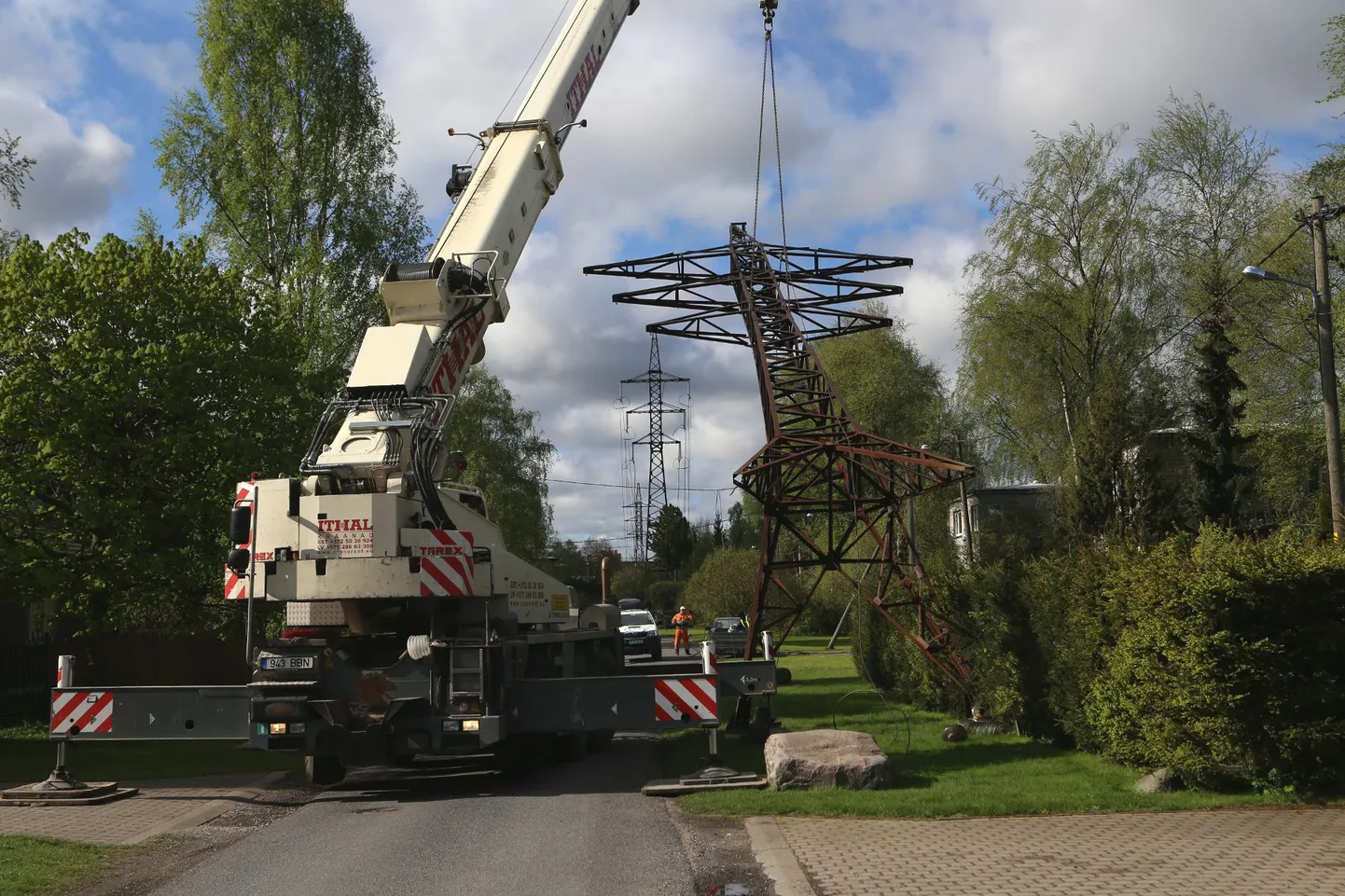 Liinimasti demonteerimine Vuti tänaval.