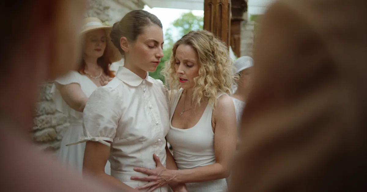 KEELATUD ARMASTUSE LUGU ⟩ Tolki ja Maimiku uues filmis tekib noorel naisel metsik salaelu