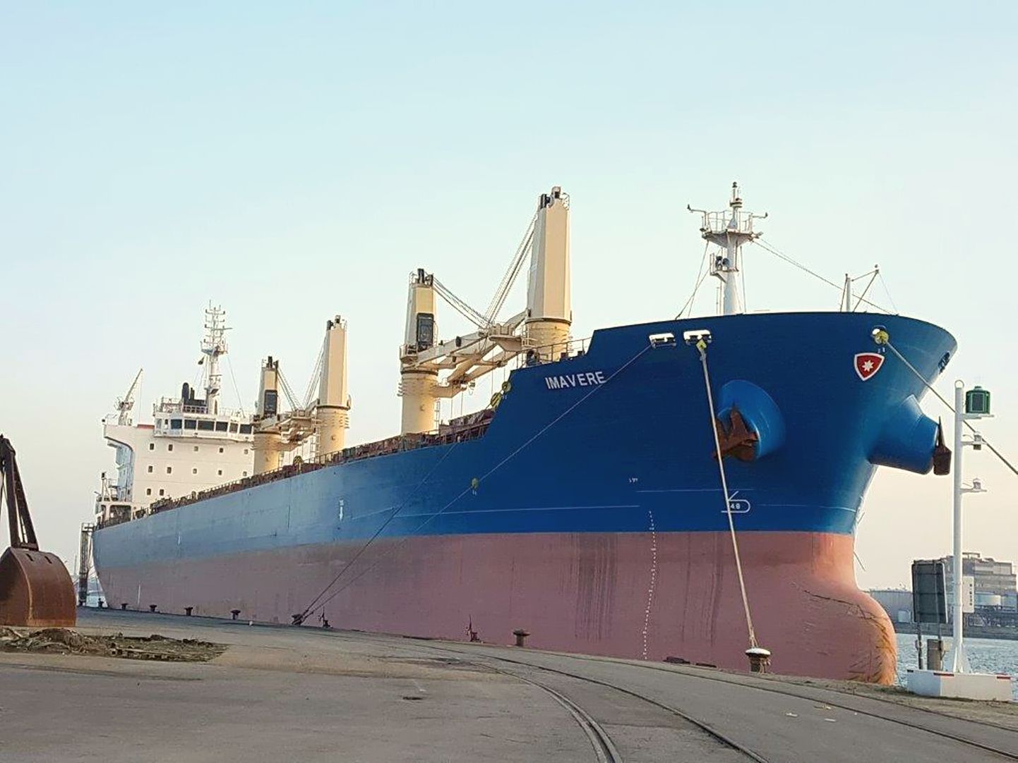 Maailma suuruselt teine pelletitootja Graanul Invest ostis kaubalaeva, et saada laevandusega seotud kulud parema kontrolli alla. Laev sai firma esimese pelletitehase asukoha järgi nimeks MV Imavere.