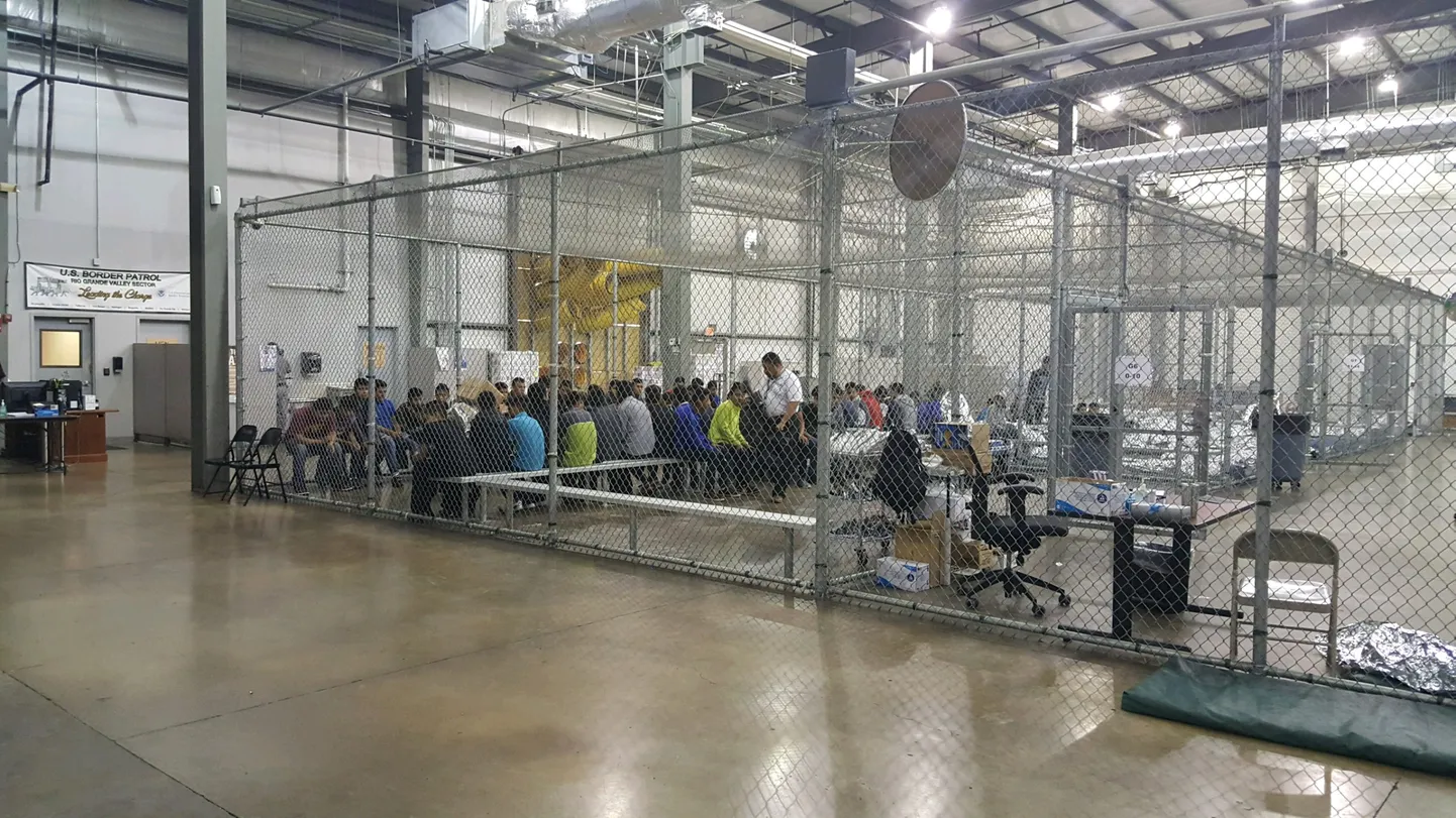 Immigratsioonikeskus McAllenis Texase osariigi, kus illegaalselt USAsse saabunud perede lapsed vanematest eraldatakse.