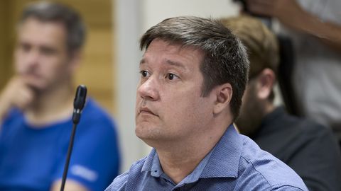Narva volikogu opositsiooni kuuluv Aleksandr Pahhomov tagandati Narva Linnaelamu juhi kohalt