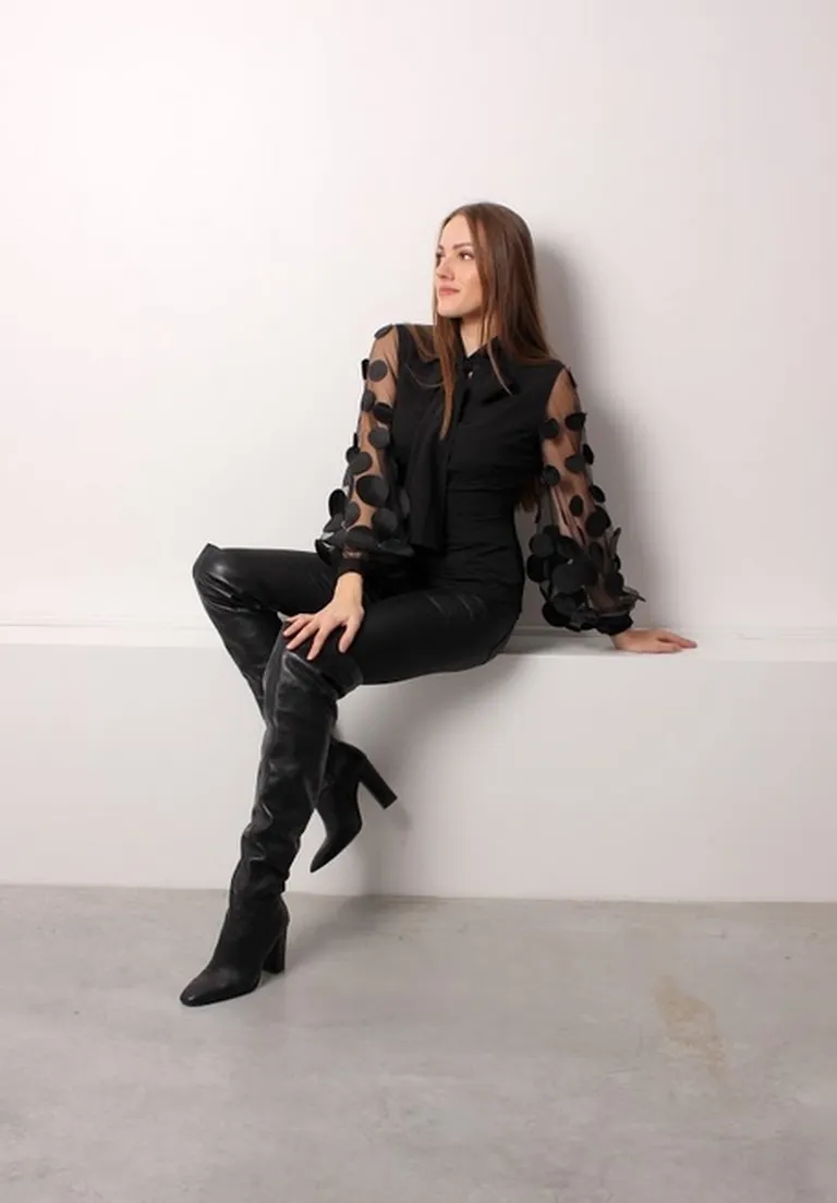 Mammu Couture toob Tallinn Fashion Weekile lilledest ja käsitöökangastest pulbitseva kleidiassortii.