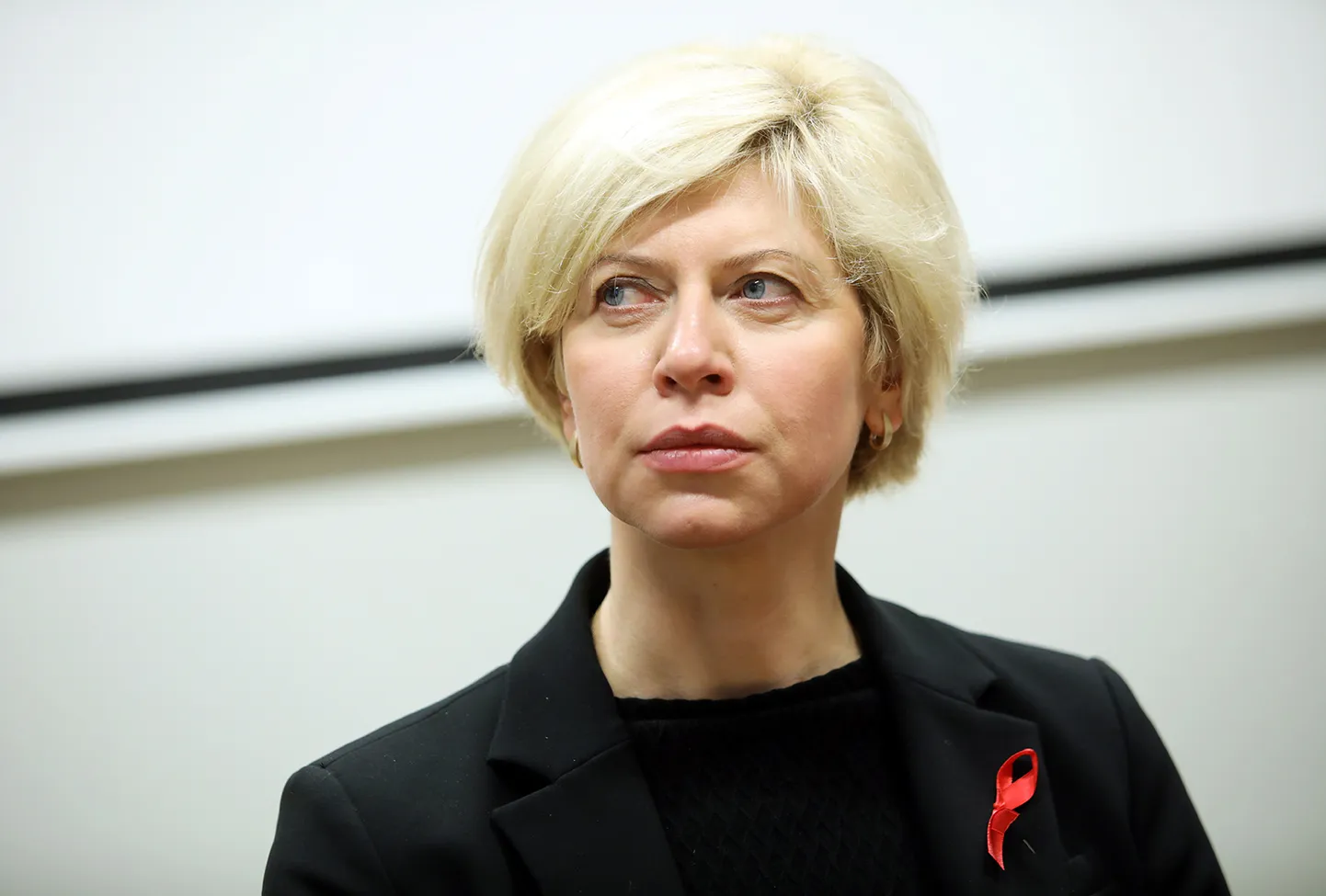 Izglītības un zinātnes ministre Anda Čakša (JV).