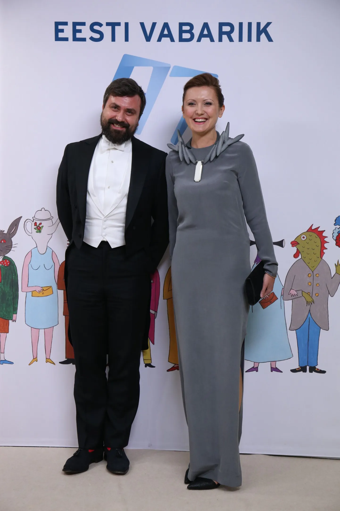 Fotosein.
Indrek Kasela ja Olga Temnikova. Olga kannab Tanel Veenre spinningukorkidest valmistatud autoriehet.