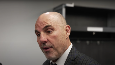 Jaunais "Flyers" treneris slavē Ābolu pēc spilgtā snieguma