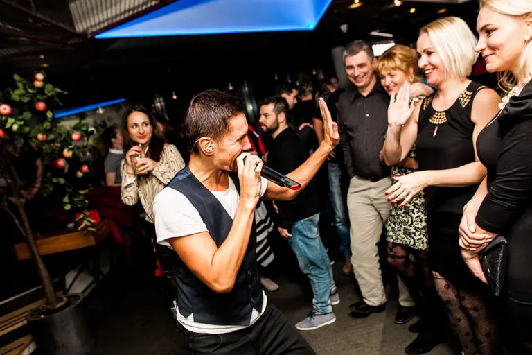 Lauri Pihlap esines Butterfly lounge'is