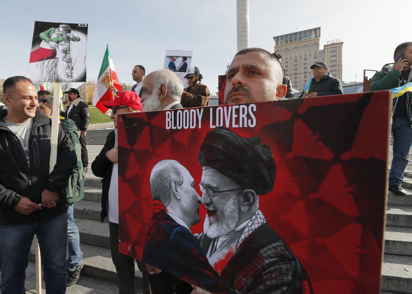 Ukrainas elavad iraanlased avaldamas oktoobri lõpus Kiievis meelt Teherani ja Moskva koostöö vastu.
