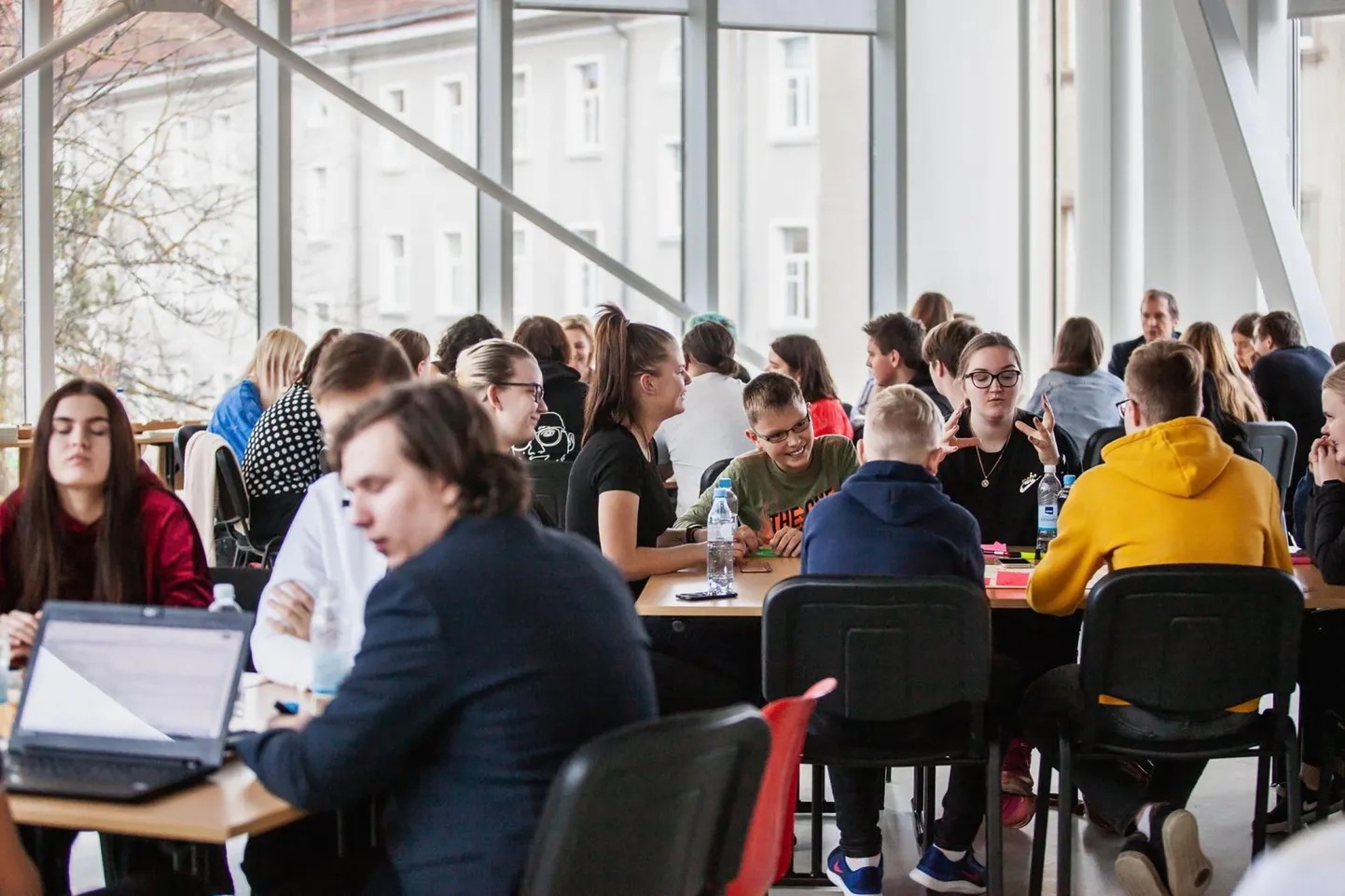 Osaluskohvikus arutletakse nii kohalikku elu puudutavate kui ka üle-eesti­liste probleemide üle ja ­püütakse neile lahendusi leida.