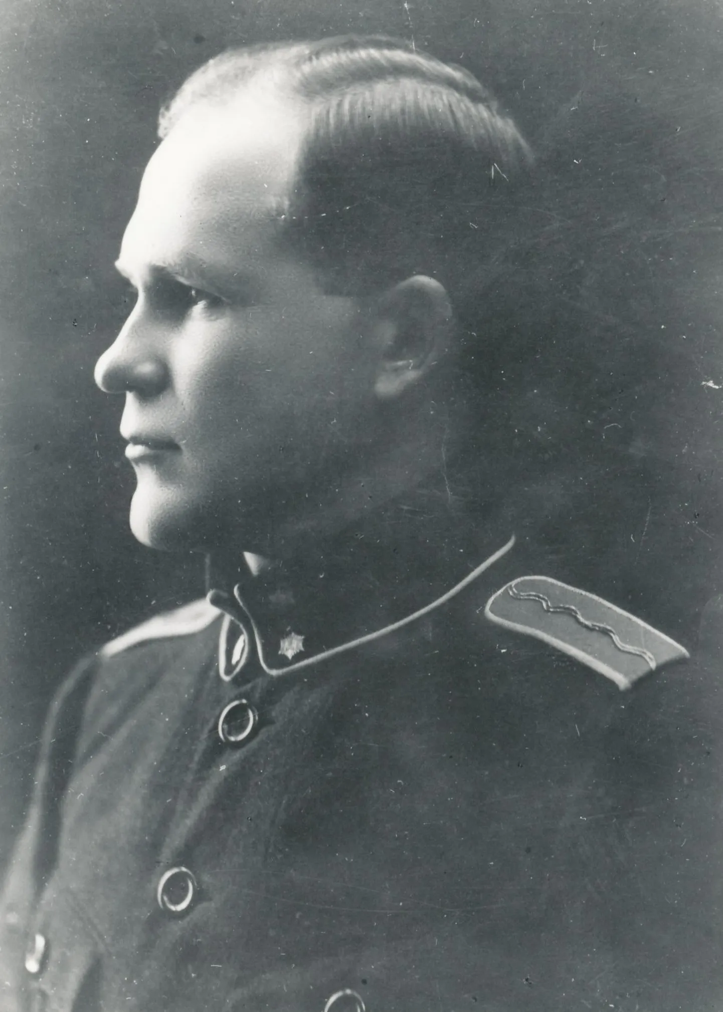 Kirjanik Richard Roht 1915. aastal lipniku vormis. (VK F 1256:3 F/n, Võrumaa Muuseum)