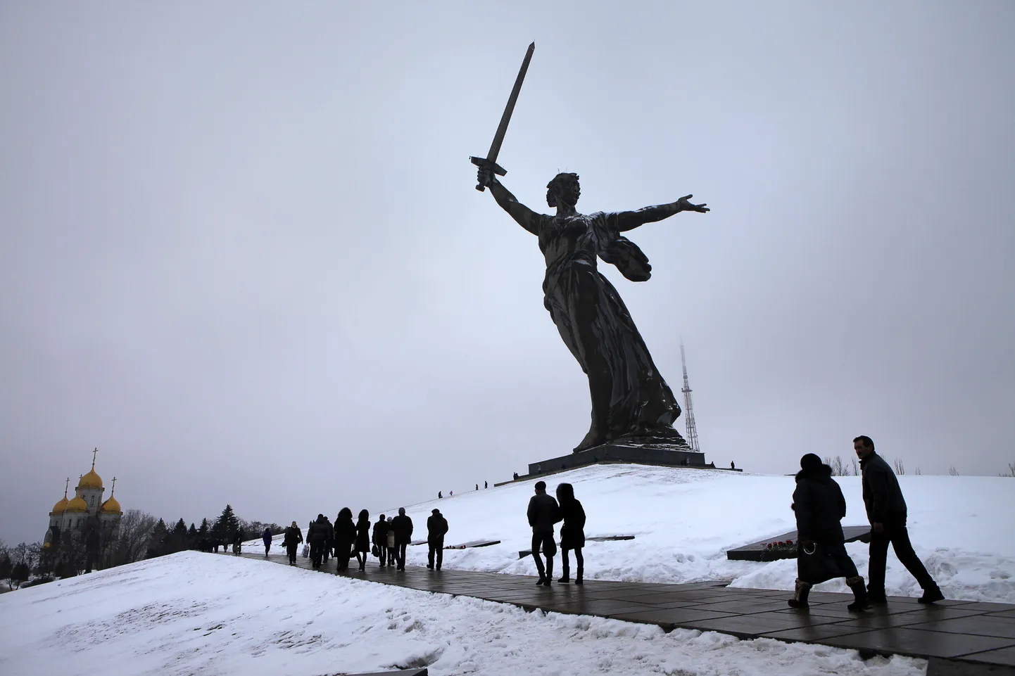 Монумент "Родина-мать зовет!"