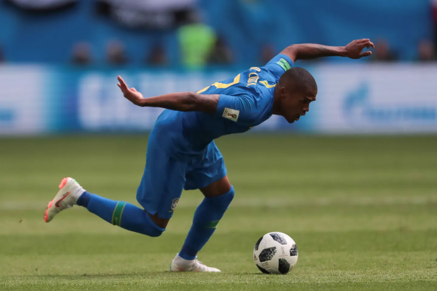 Douglas Costa.