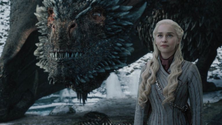 Daenerys Targaryen (Emilia Clarke) koos draakoniga «Troonide mängu» kaheksandal hooajal